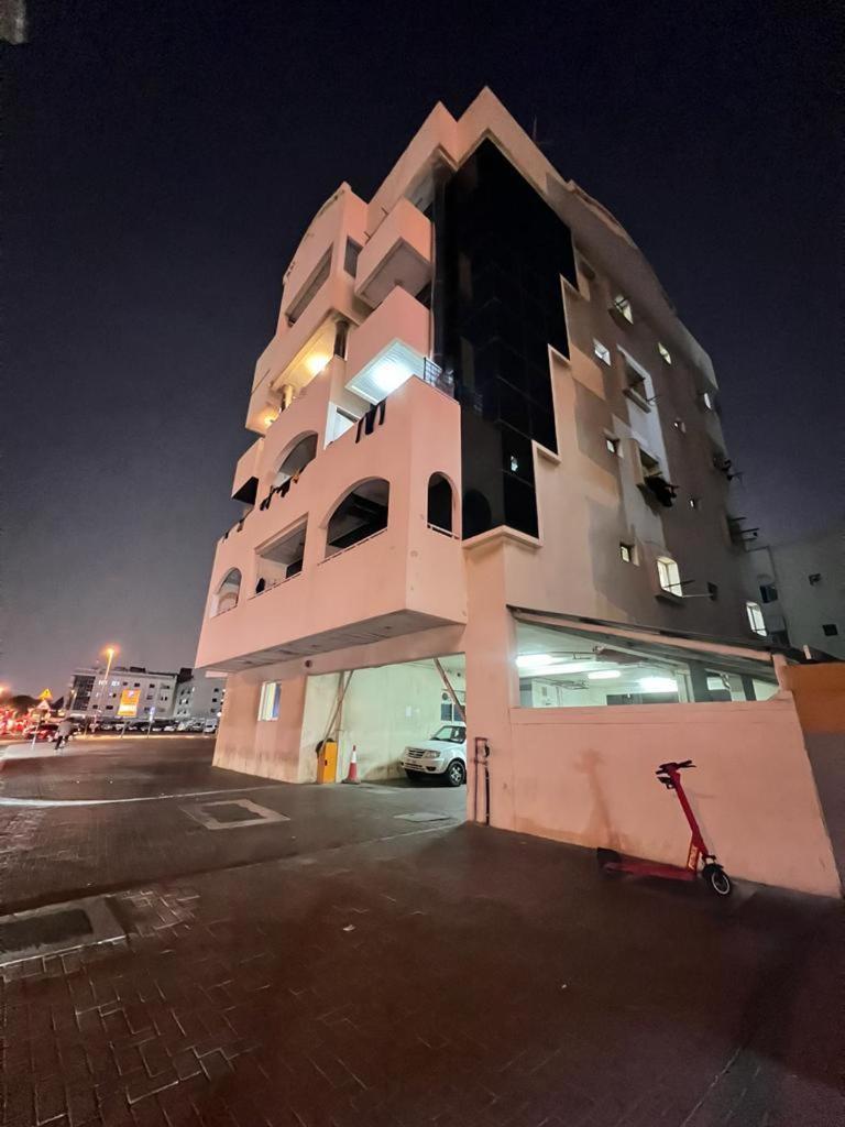 Sky Hostel Dubai Eksteriør bilde